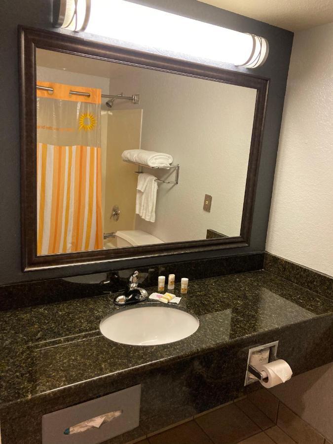 La Quinta By Wyndham Hotel